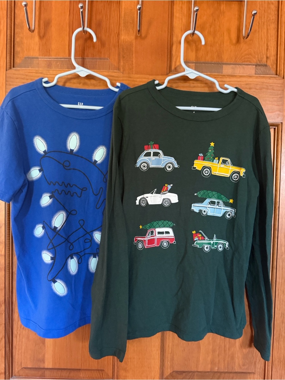 Gap Christmas / Xmas shirts. M/8
